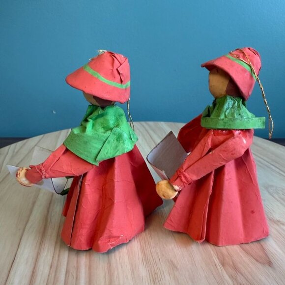 Vintage Ornaments Caroler Figurines With Red & Green Outfits Cardboard 5" - Picture 4 of 9